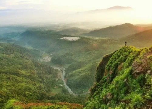 Jalur Trekking Gunung Batu Jonggol, Harga Paket & Panduan Lengkap