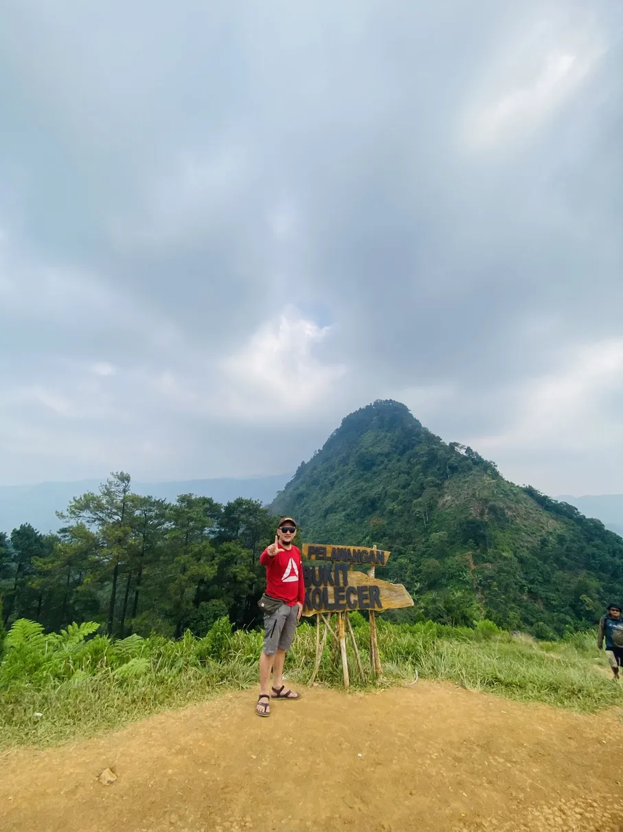 TREKKING GUNUNG BUTIK BOGOR TIMUR