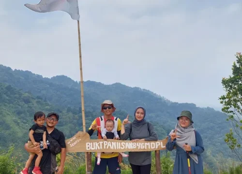 Trekking Bukit Paniisan Level Middle, Harga Paket dan Panduan Lengkap